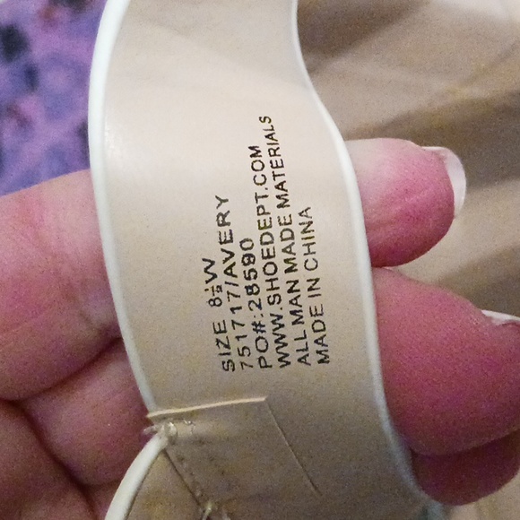 White Chelsea Moreland 2" 8 1/2 wide sandal - Picture 5 of 9